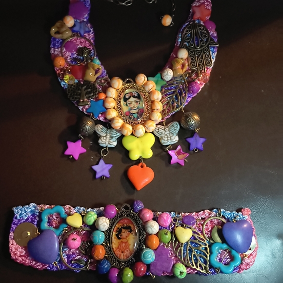 Necklace & Bracelet set. - Picture 1 of 5